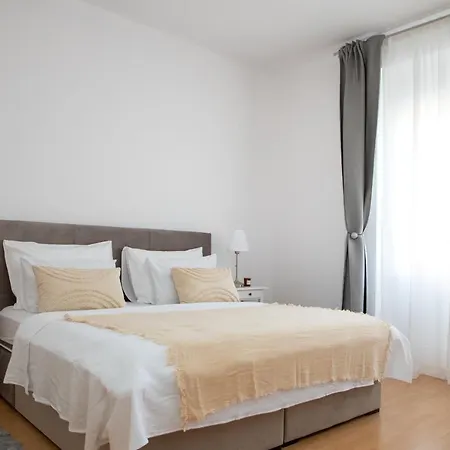 Brand New Center Nostalgija