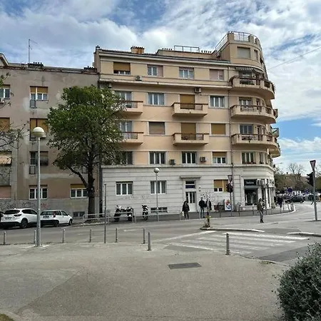 Brand New Center Nostalgija